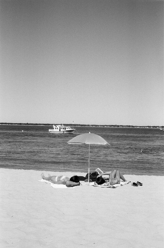 Trois grains de sable.