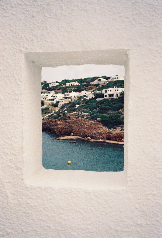 Menorca, fenêtre sur la mer.